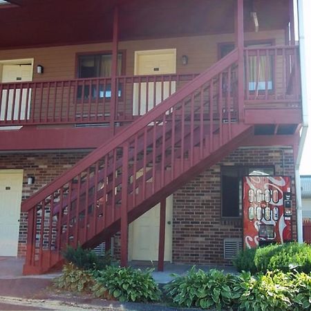 Naugatuck Motor Lodge מראה חיצוני תמונה